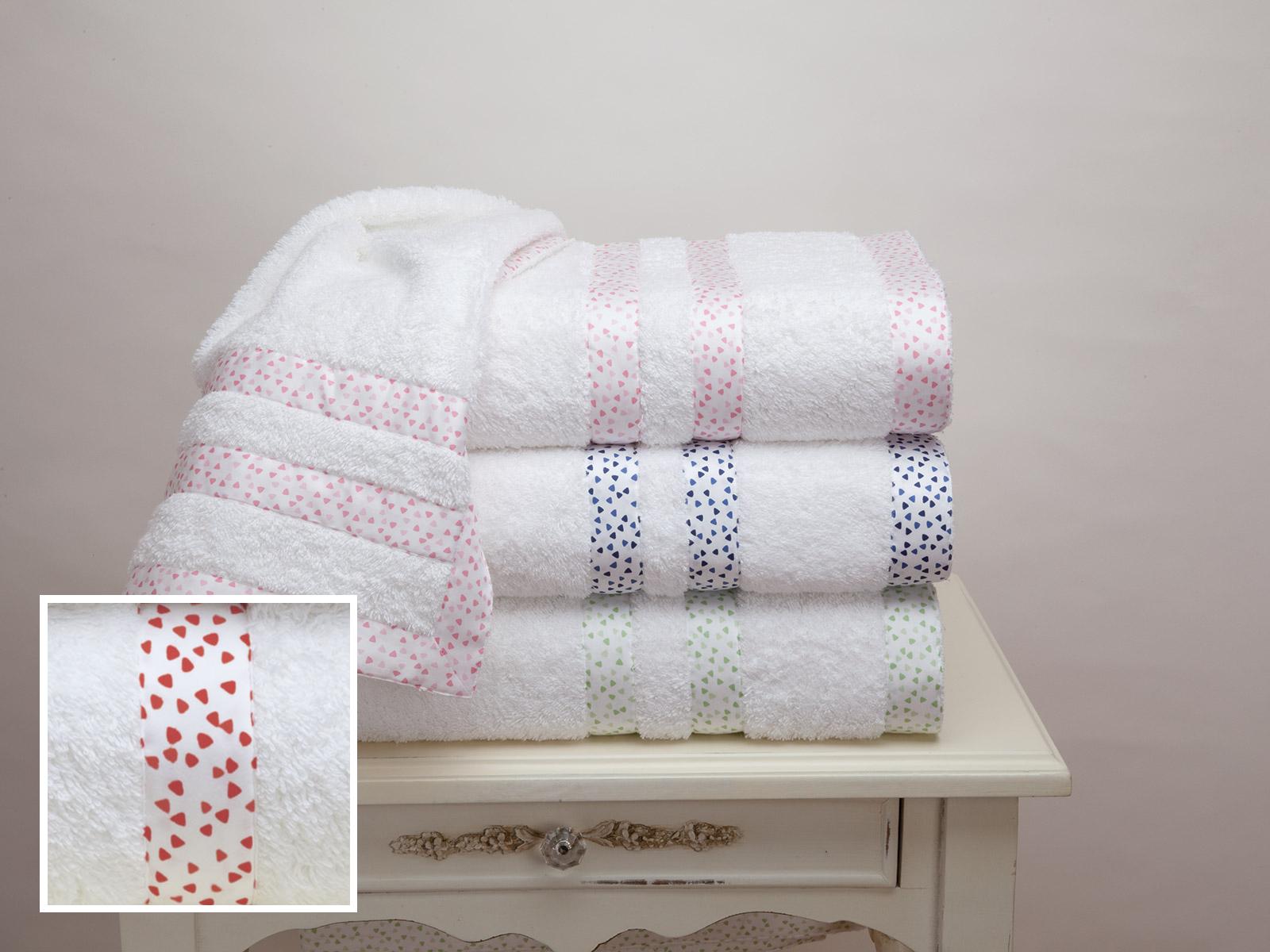Artsy Hearts Towels Bath Set, Red (Studio (1 Bath, 1 Hand, 1 Wash))