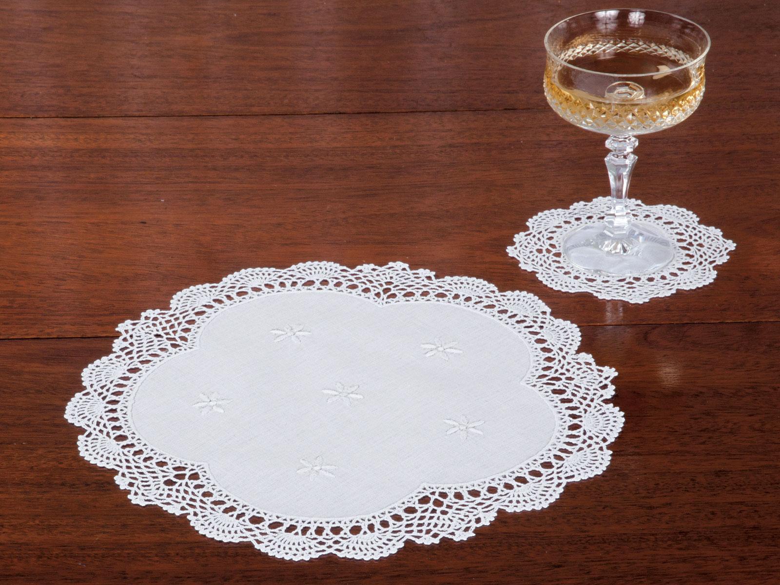 Queen Anne Doilies Doilies, White (7 Round)