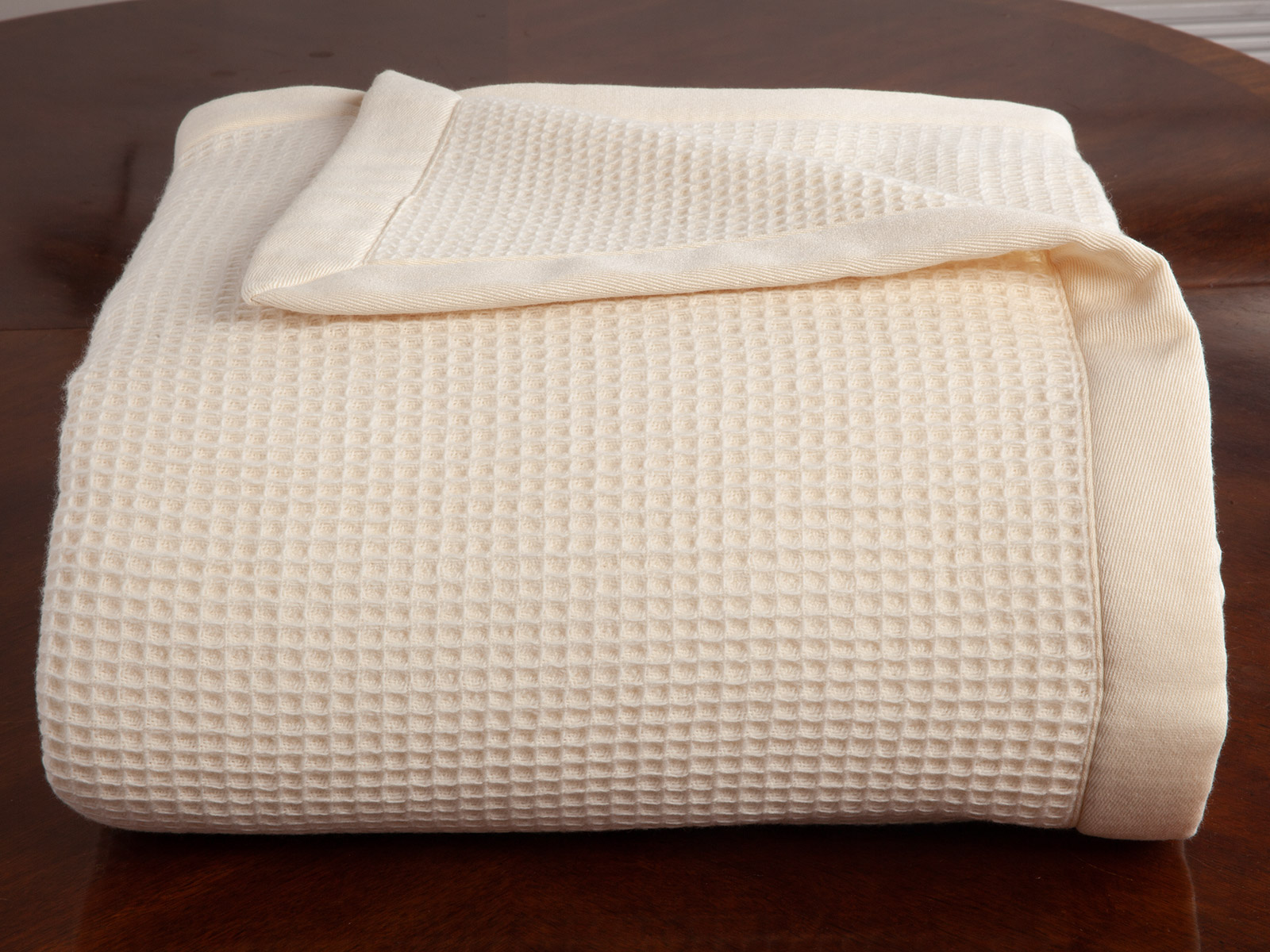 Linhaven Cotton Thermal Blanket: Ivory