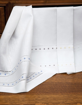 Dashing Dots Guest Towels